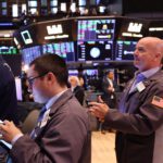 US Stocks Rally for Sixth Day Boosts Market Sentiment; Hong Kong Shares Face Resistance at Highs as Investors Eye Tech Hardware and Domestic Demand Plays