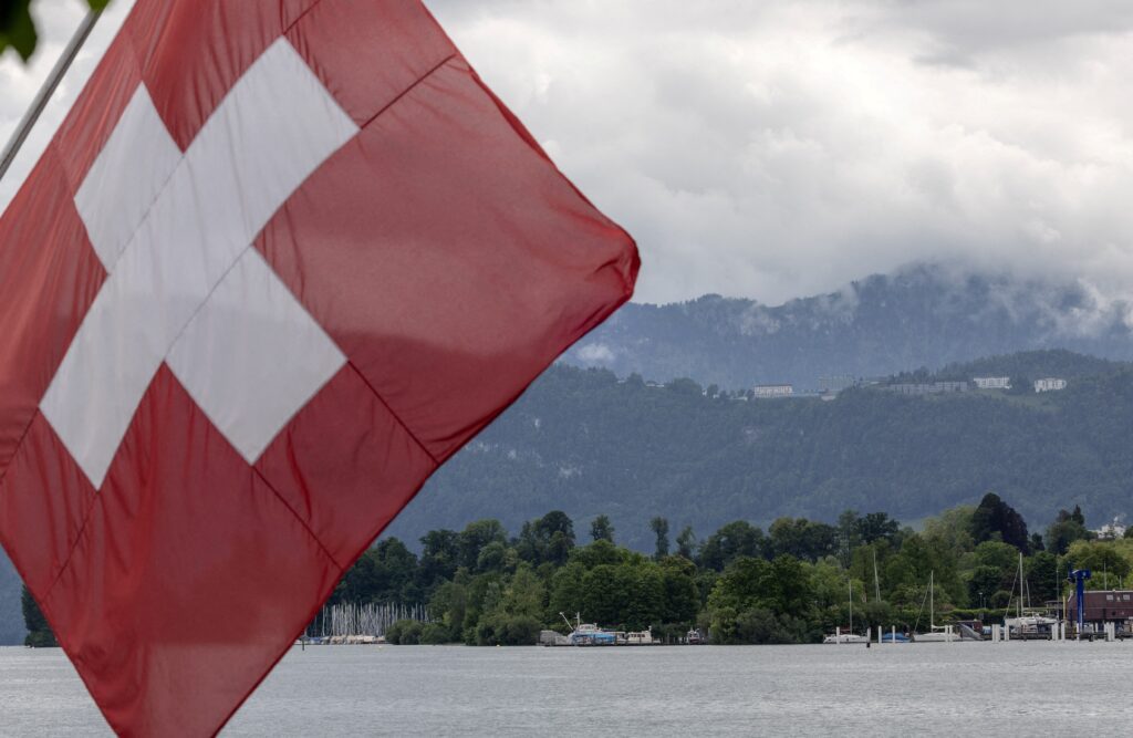 U.S. Dollar Strengthens Against Swiss Franc as Diverging Central Bank Policies Fuel Market Volatility