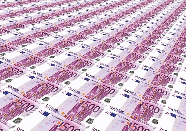 Euro Slides for Third Straight Day, Hits Short-Term Low Ahead of U.S. GDP and Fed Minutes