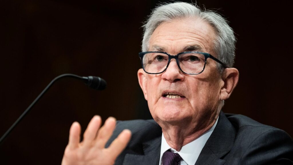 Powell Hints Fed Would Have Cut Rates Without Tariff Pressures — High Inflation Delays Rate Moves, Markets Now Expect Easing to Start in 2025
