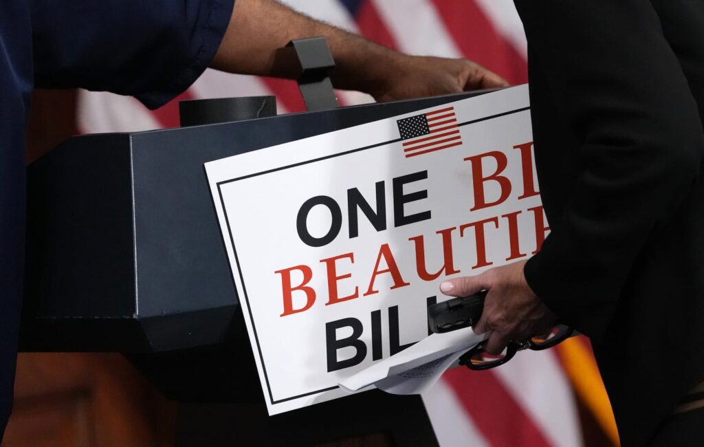 U.S. Senate Narrowly Passes $3.8 Trillion “Big and Bold” Bill, Triggers Market Turmoil – Dow Surges While Tech Stocks Tumble; Musk and Trump Clash Grabs Headlines