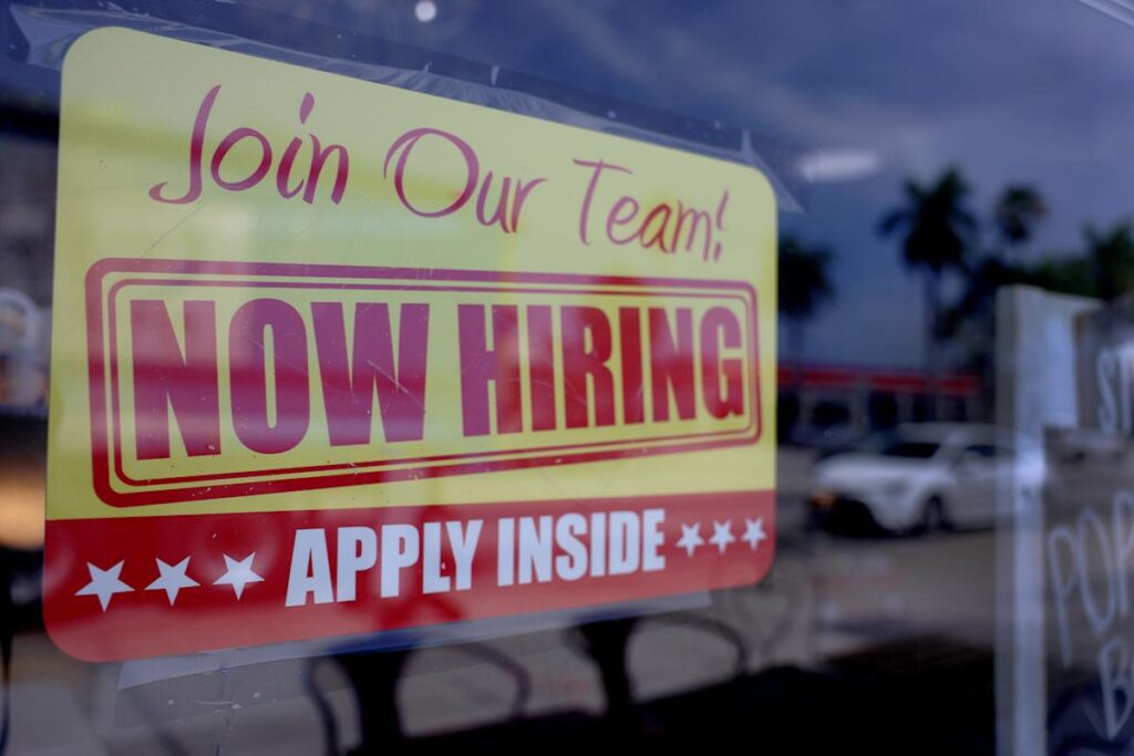 US Private Sector Surges with 104,000 Jobs Added in July 2025, Led by Leisure, Finance, and Construction Sectors
