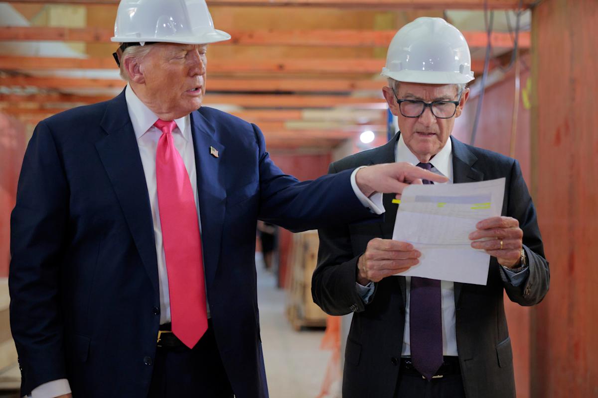 Trump Criticizes Fed Chair Powell Over Steady Interest Rates Amid Economic Uncertainty and Internal Fed Debate