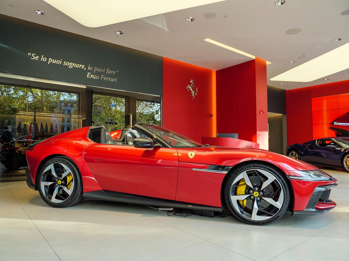 Ferrari Maintains Pricing and Financial Targets Despite New US-EU 15% Auto Import Tariff Agreement