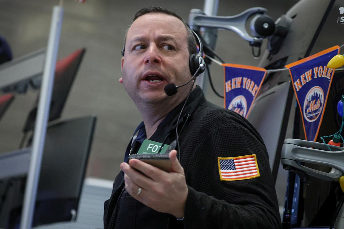 US Stock Market Plummets After Weak Employment Data Triggers Worst S&P 500 Week Since April