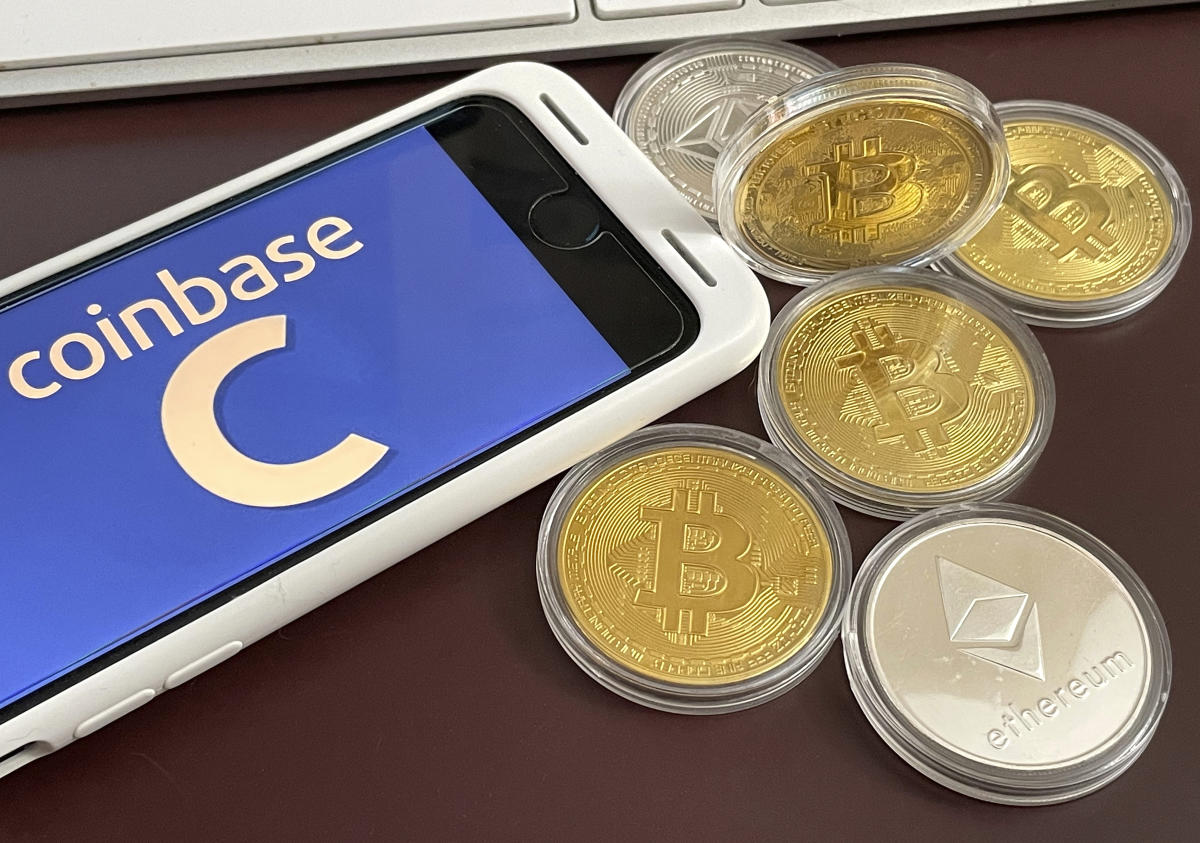 Coinbase Stock Plummets Over 25% Amid Crypto Market Volatility Decline and Trading Slowdown