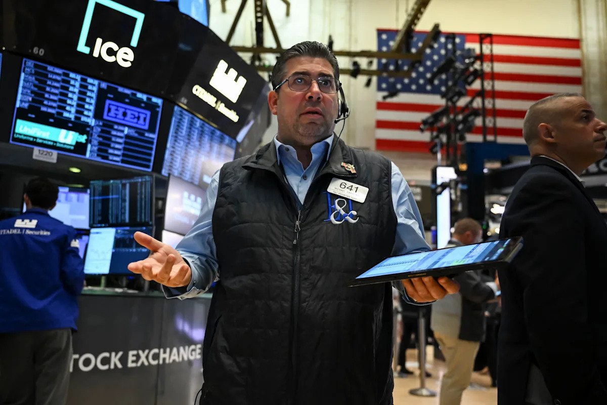 Why Stock Market Bulls Are Staying Resilient Despite a Slowing Global Economy in 2025