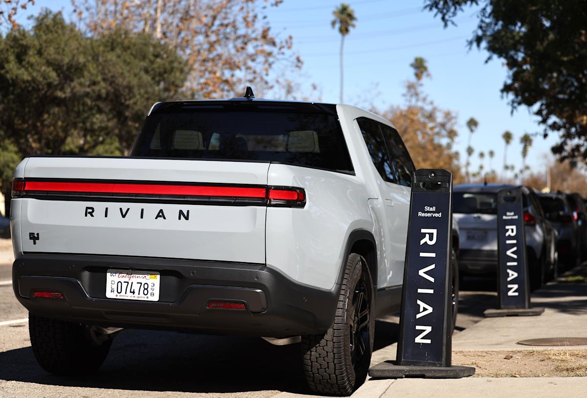 Rivian Q2 2025 Earnings Preview: Revenue Growth Amid EV Tax Credit Expiration and R2 SUV Launch Challenges