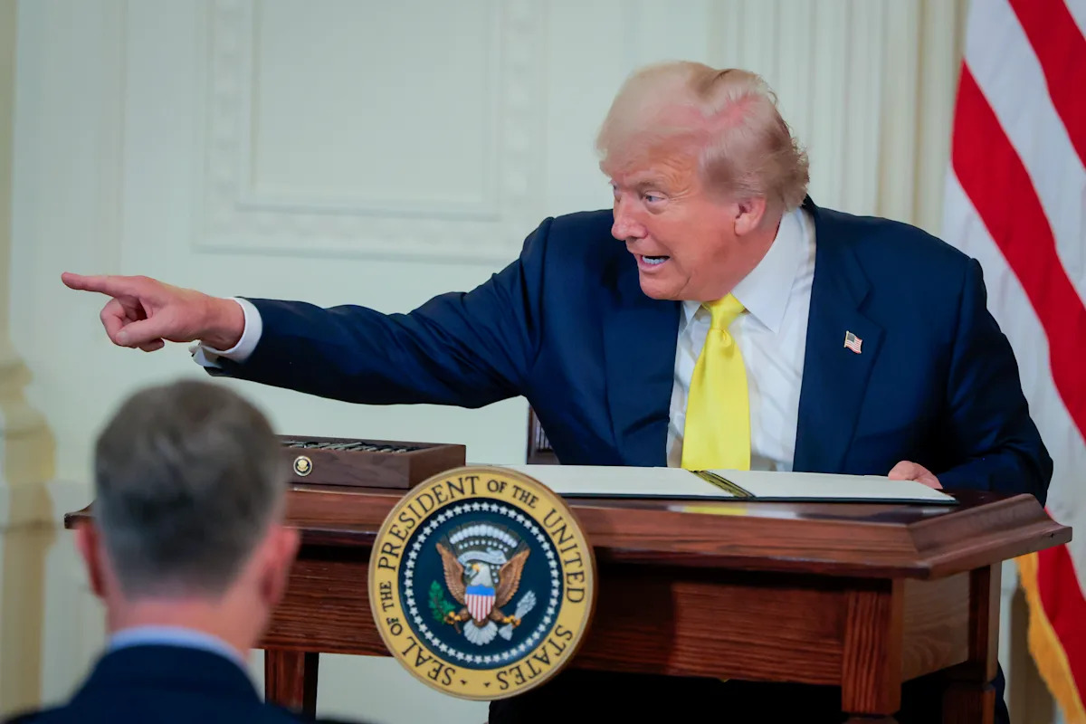Trump Warns Supreme Court Battle Over Presidential Tariff Powers Could Trigger Economic Crisis Like the Great Depression