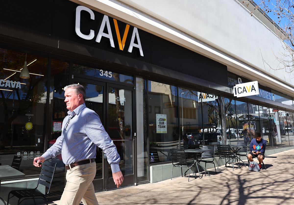 CoreWeave’s Stock Plunge and Cava’s Slowdown: What Investors Must Know Amid AI-Driven Market Shifts