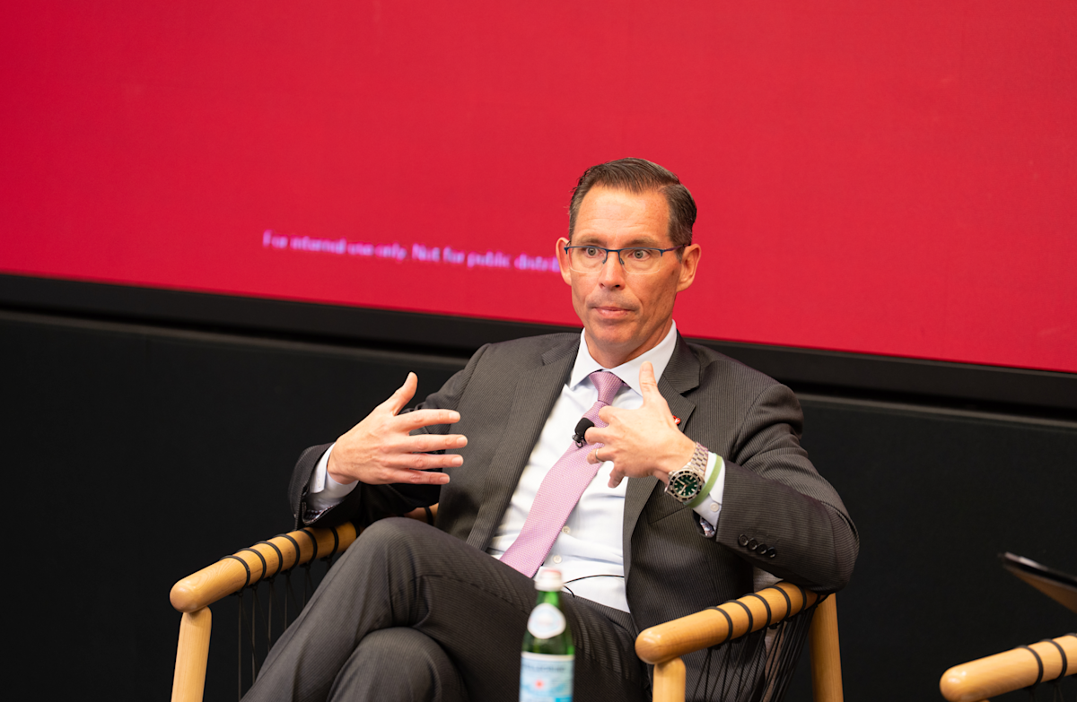 Investment Strategies for 2025: Navigating Economic Shifts, AI Megatrends, and Market Risks