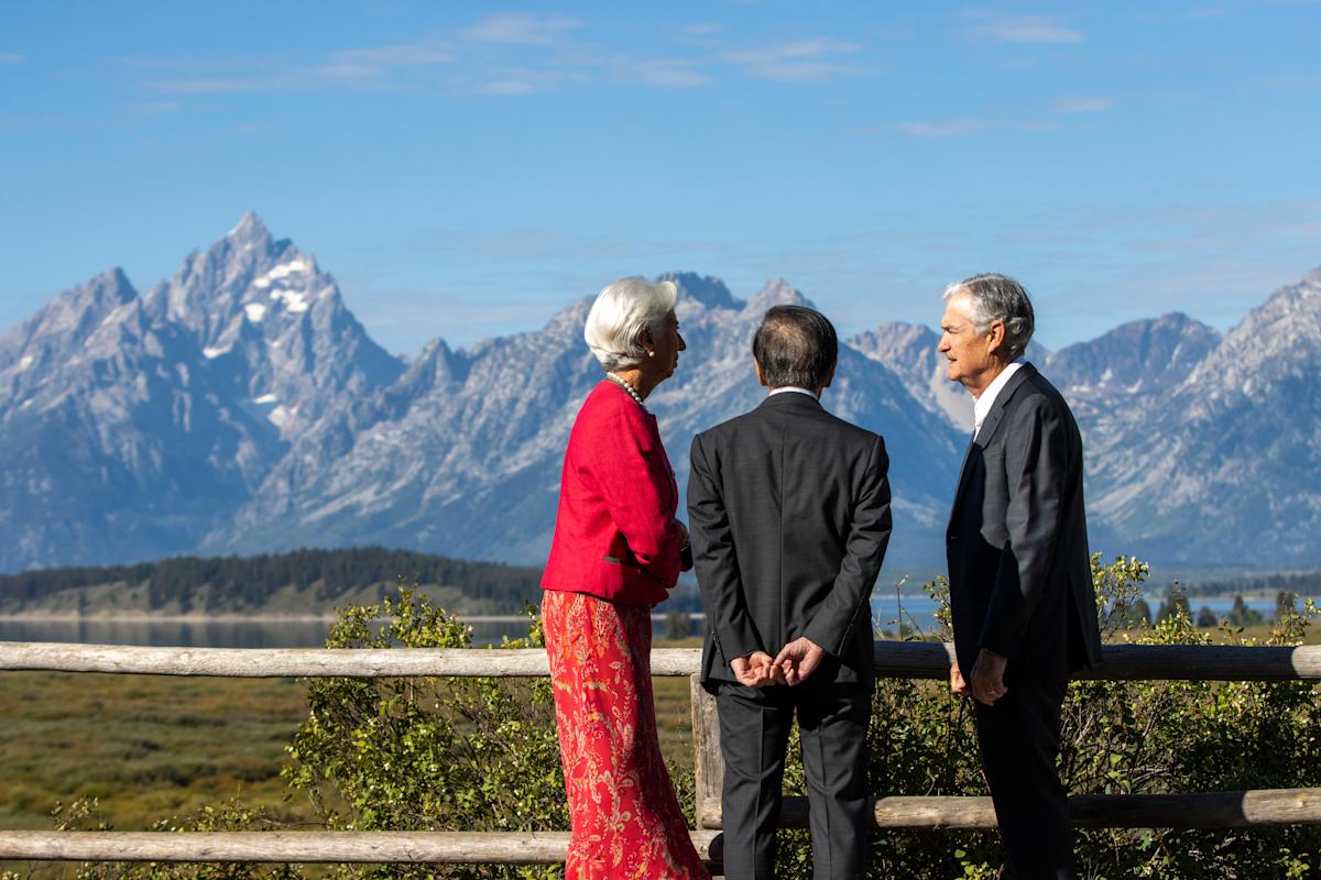 Jackson Hole 2025 and Walmart Earnings: Key Market Signals for Federal Reserve Policy and U.S. Consumer Outlook