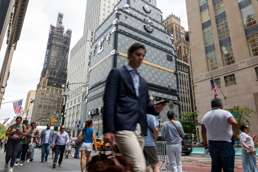 U.S. Consumer Sentiment Falls in August 2025 Amid Rising Inflation Fears and Weak Durable Goods Outlook