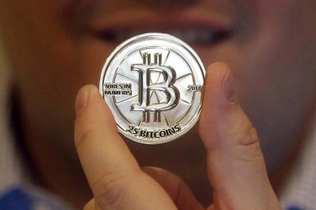 Cryptocurrency Market Pullback: Bitcoin and Ethereum Face Sharp Declines Amid $552M Liquidations and Technical Breakdown