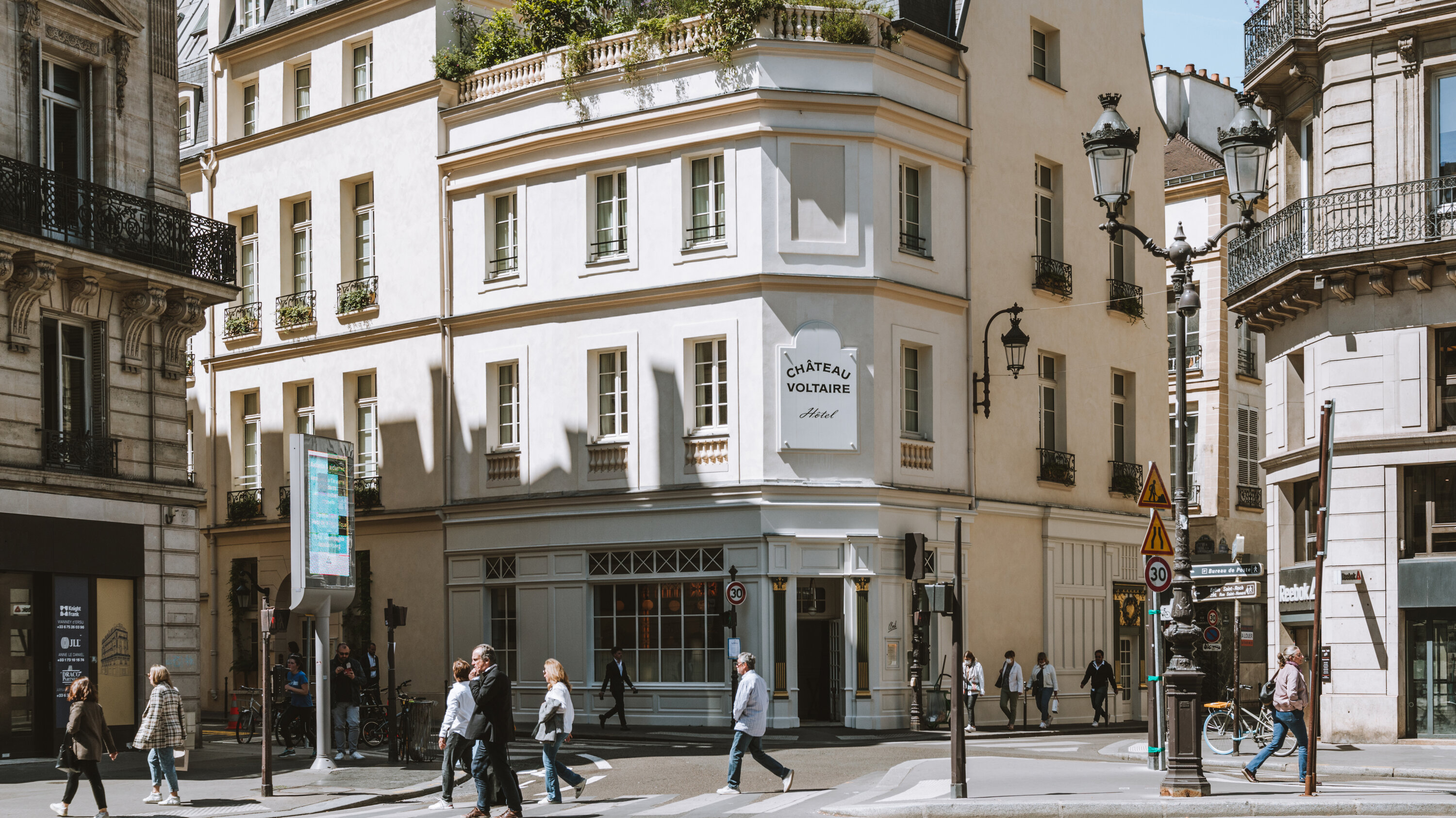 France in Political Turmoil: Economic Risks and Investor Implications in 2025