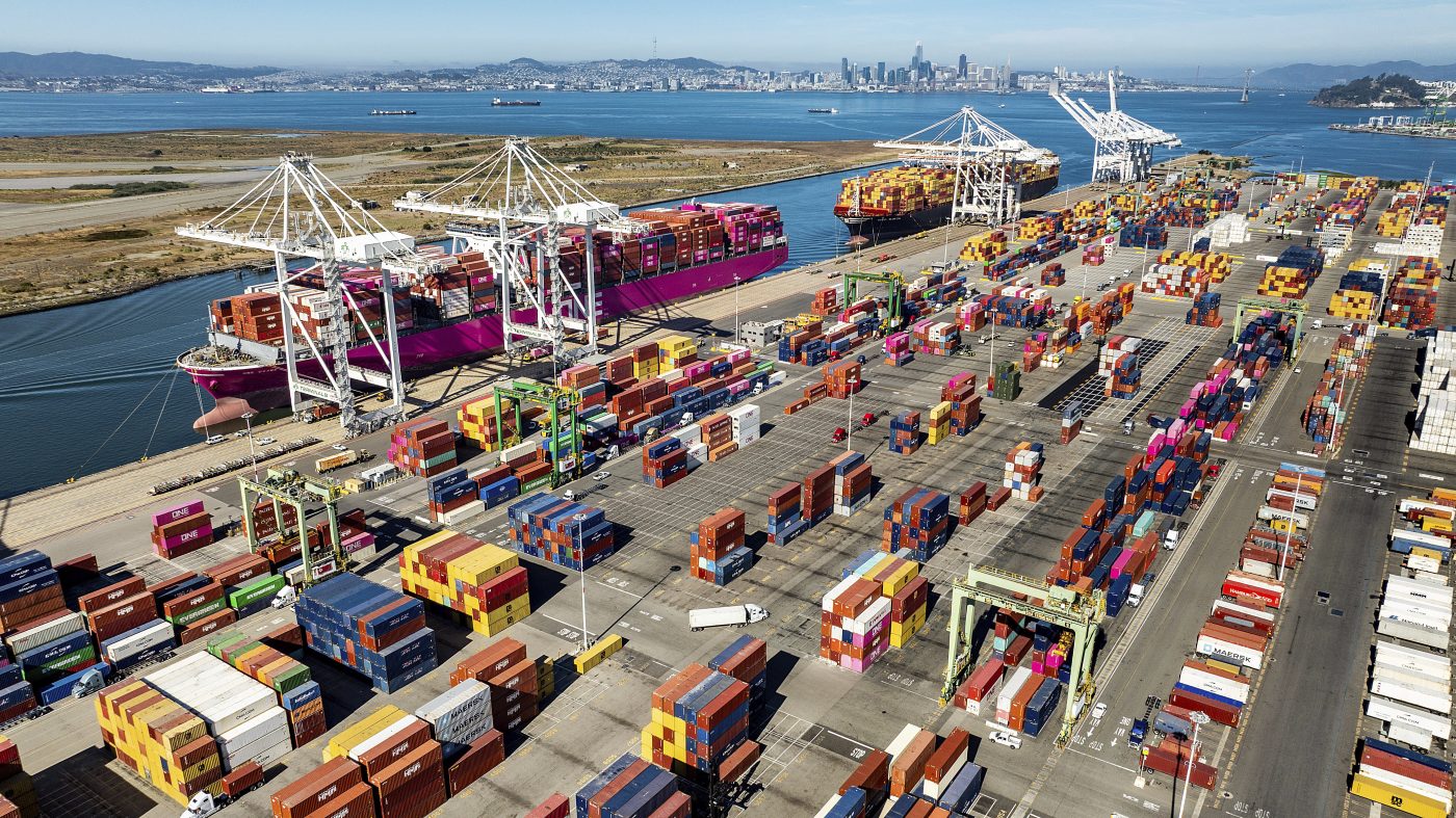 August Wholesale Prices Fall Unexpectedly: What This Means for Inflation, the Fed, and Markets