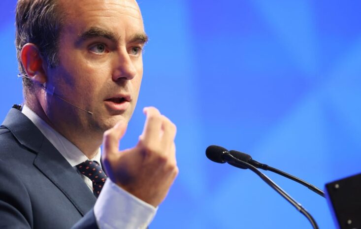 France’s New Prime Minister Sébastien Lecornu Faces Political Gridlock and Economic Challenges in 2025
