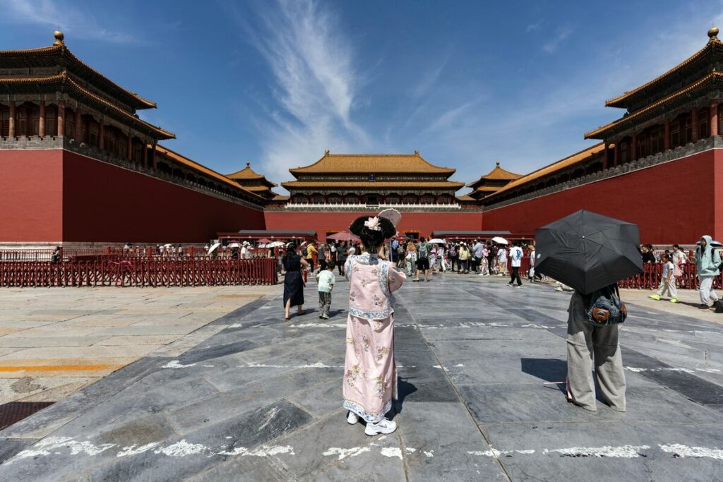 China’s Economic Slowdown in 2025: Declining Retail Sales, Factory Output, and Consumer Confidence