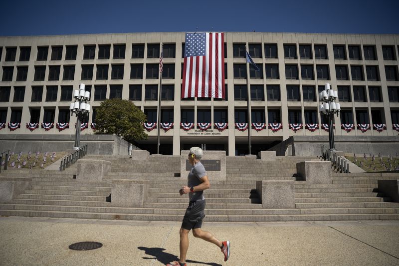 US Labor Market Weakens Amid Government Shutdown and Rising Job Losses