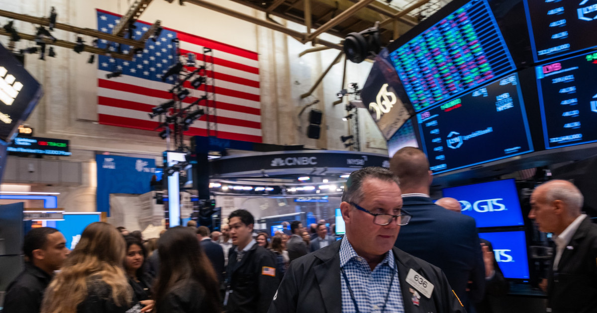 Do Government Shutdowns Really Impact the Stock Market? Historical Insights and Investor Strategies Explained