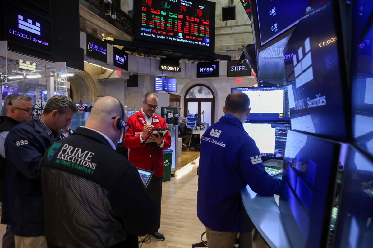 US Stock Market Under Pressure: Navigating Uncertainty Amid Shutdown and High Valuations