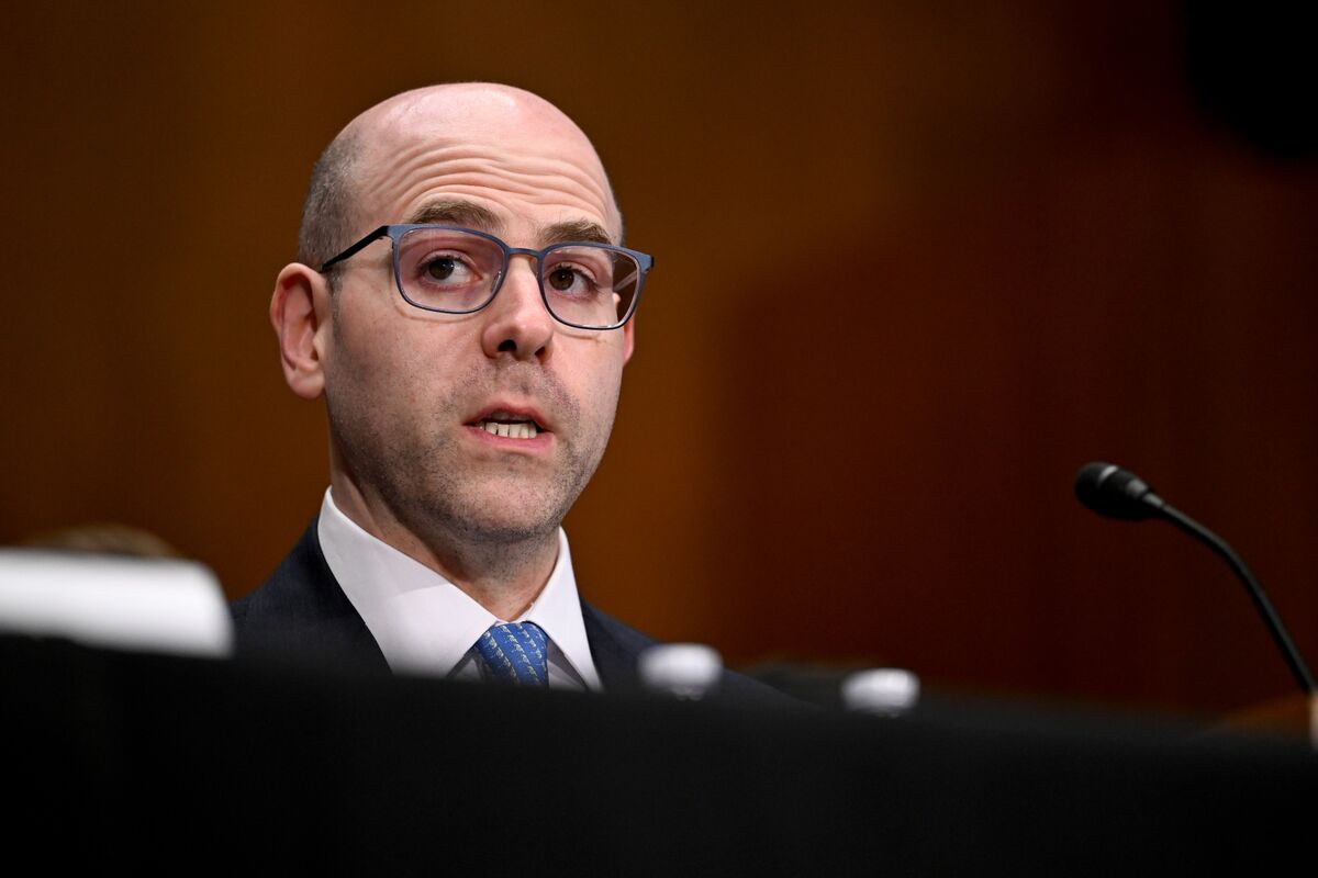 Fed’s Miran Backs Swift Half-Point Rate Cut Amid Trade Uncertainty
