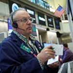 Treasury Yields Climb Higher as US Faces Economic Data Blackout