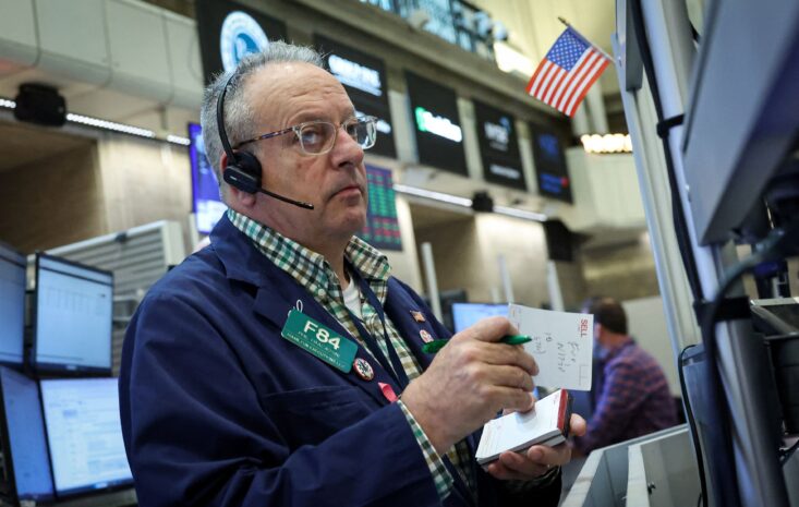 Treasury Yields Climb Higher as US Faces Economic Data Blackout