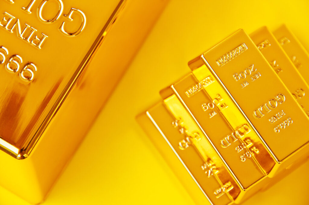 Gold Plummets Below $4,100 as Hawkish Fed Tone Dampens December Rate Cut Speculation