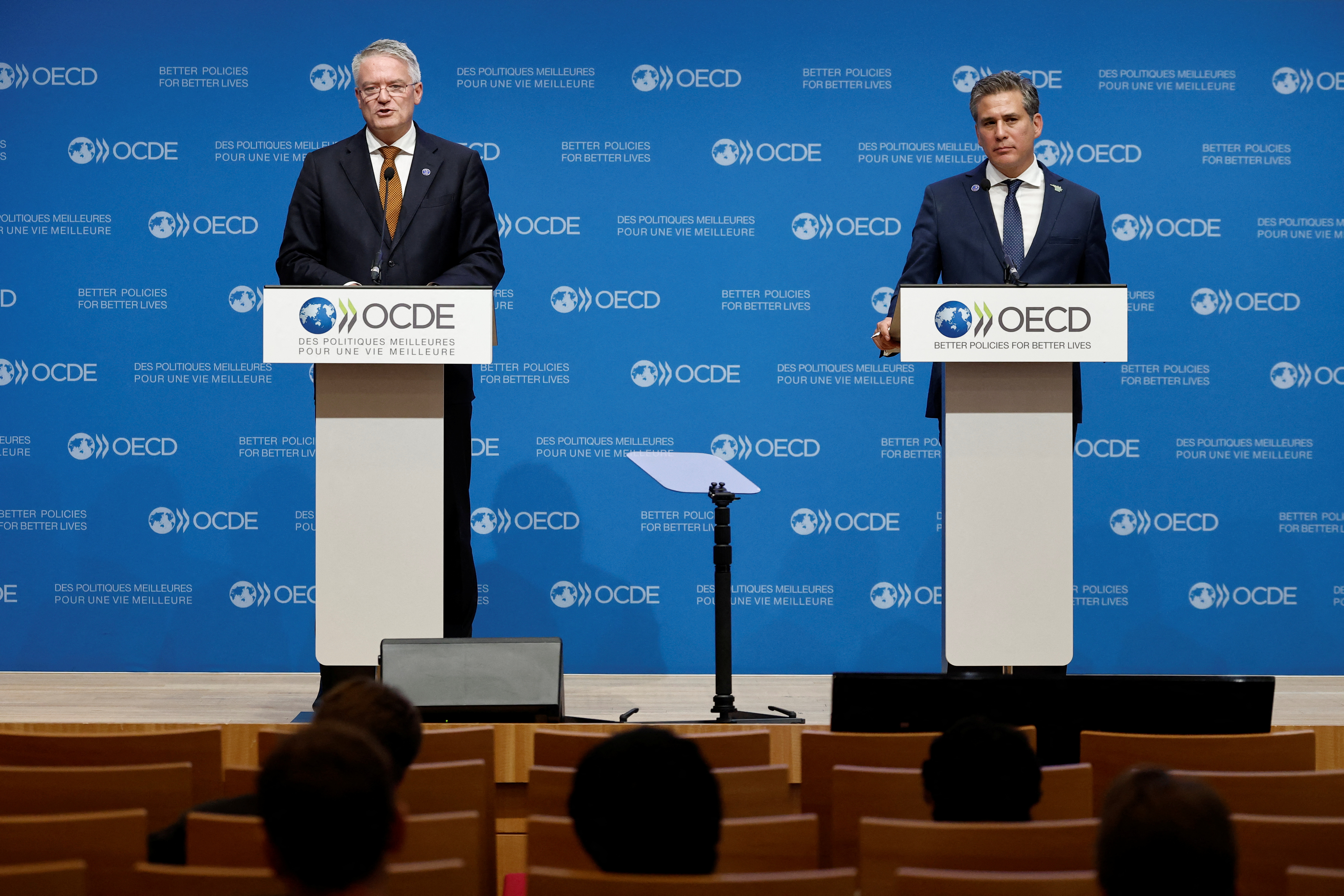 OECD Warns: Tariffs and AI Will Test Global Economic Resilience