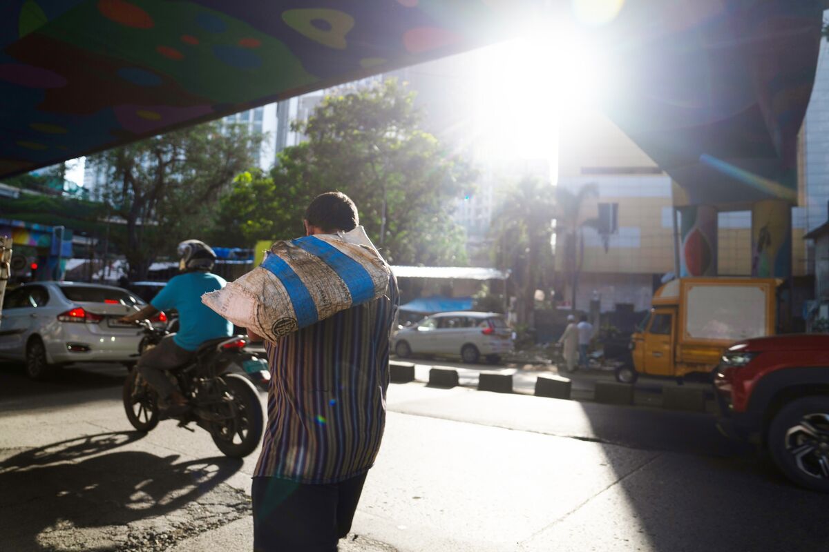 Indian Finance Minister Predicts Sustained Economic Growth Momentum