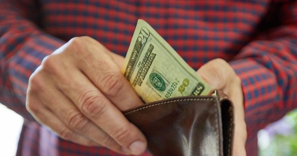 Tech Titans Clash: Google’s Bard vs Apple’s AI Strategy in the Latest AI Race