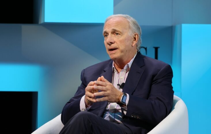 Ray Dalio Sounds Alarm on US Stagflation Risks as Fed’s Credibility Faces Inflation Showdown