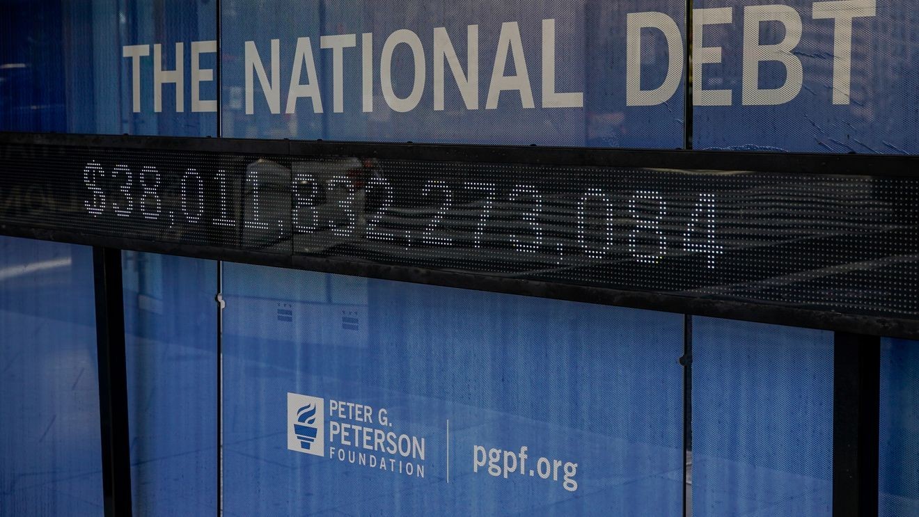 US National Debt Surpasses 100% of GDP for the First Time Since WWII: A Fiscal Flashpoint