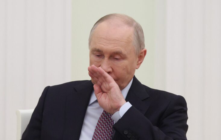 Russian Corporate Debt Defaults Surge in 2026 Amid High Rates and Economic Strains, Elevating Bond Market Risks