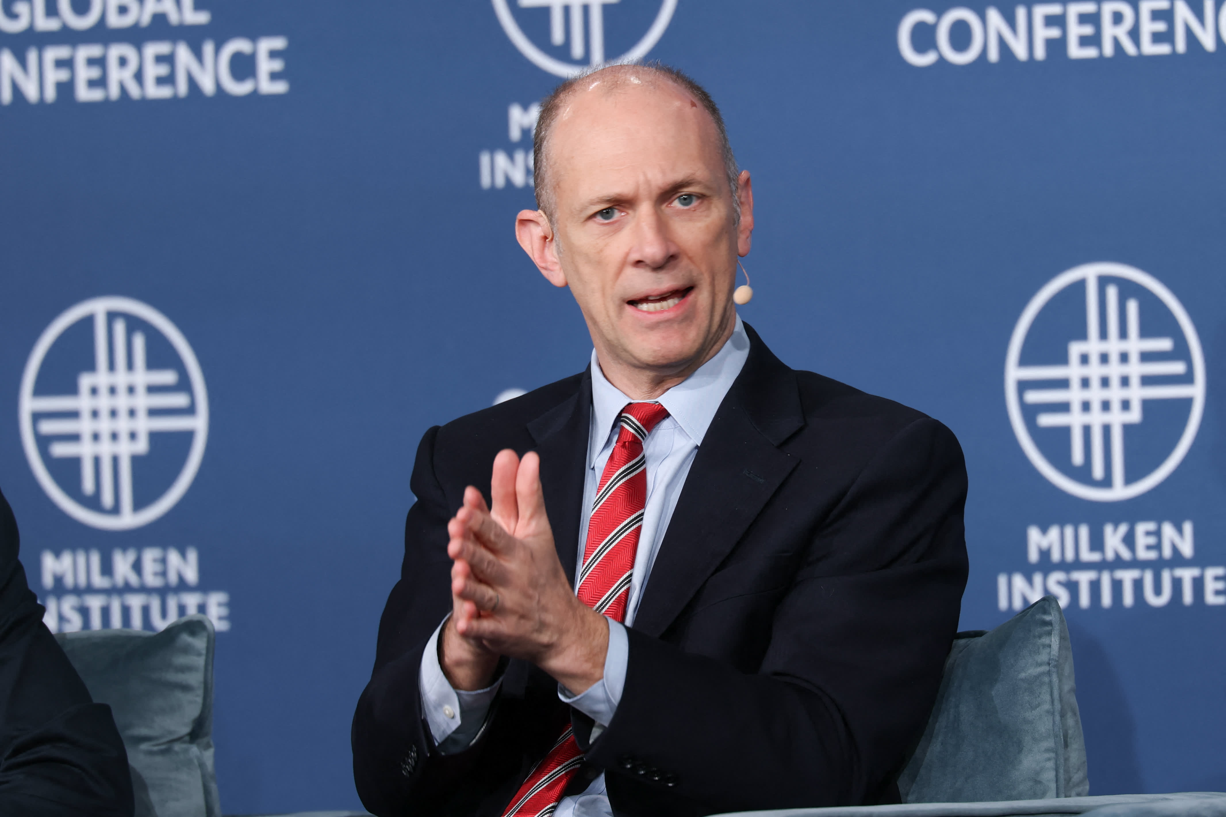 Fed’s Goolsbee Flags Persistent Energy Inflation as Iran Conflict Keeps Oil Risk Premium Elevated