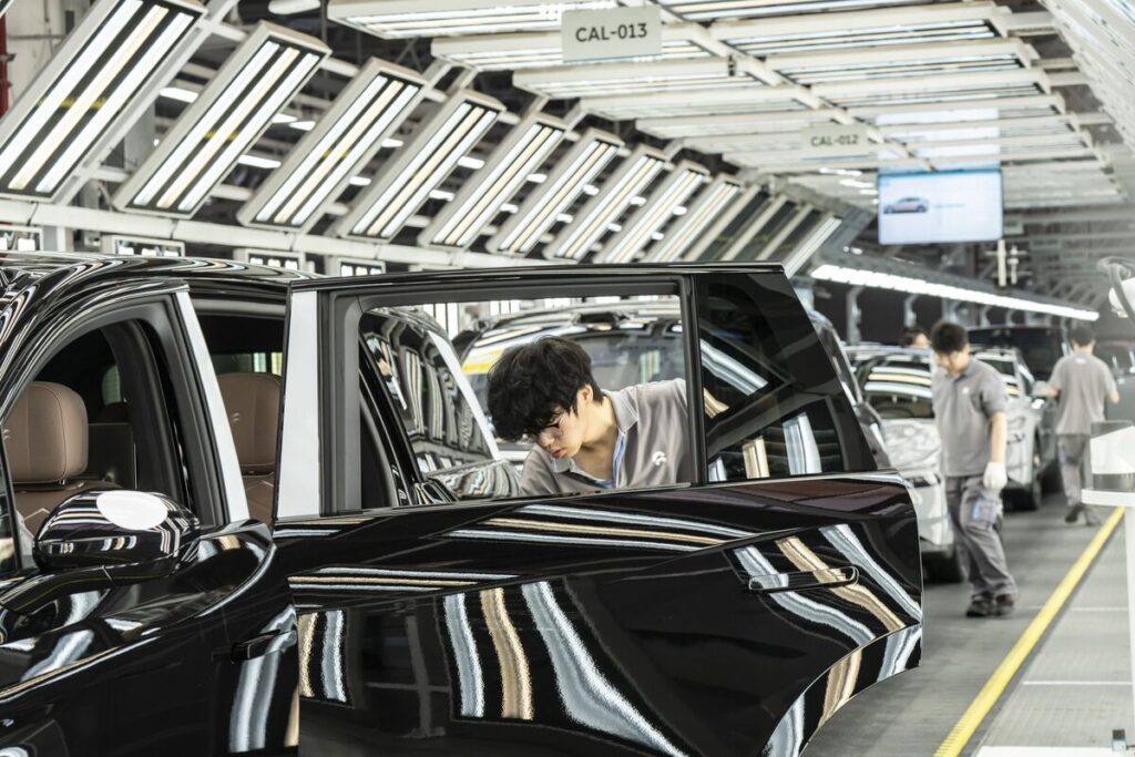 China’s Manufacturing PMI Slides Back Into Contraction, Highlighting Fragile Recovery
