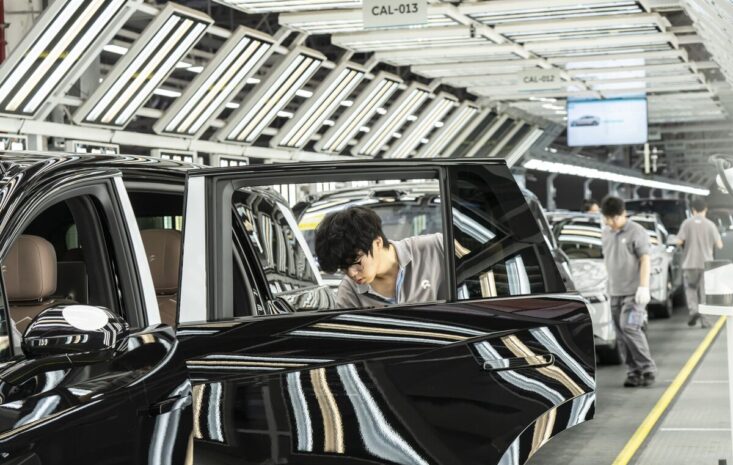 China’s Manufacturing PMI Slides Back Into Contraction, Highlighting Fragile Recovery