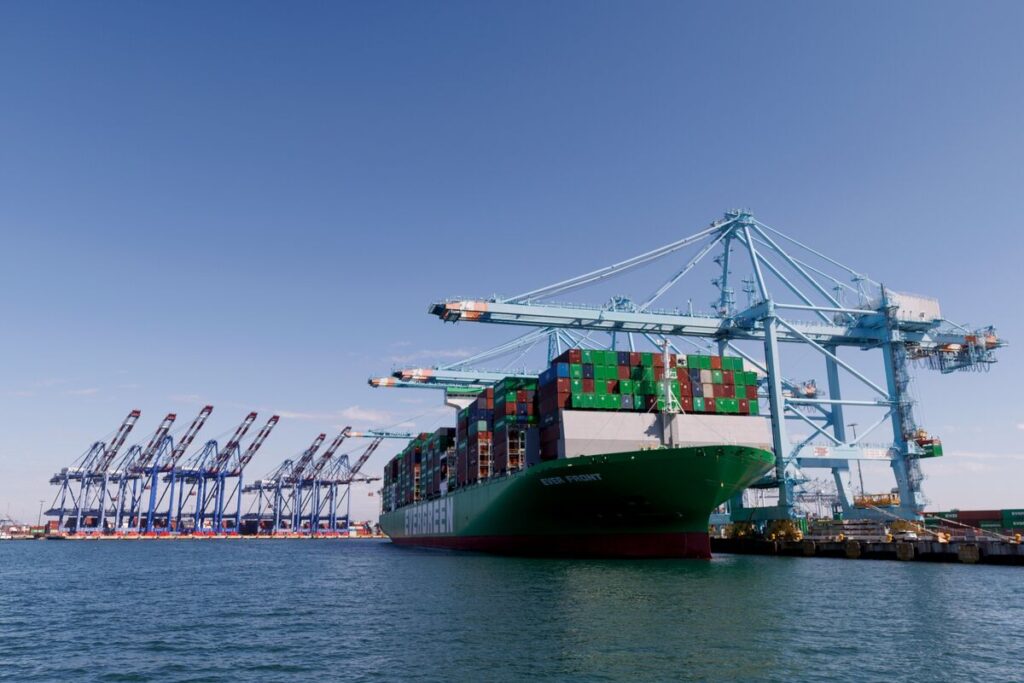 US Import Costs Surge on Energy Crisis and AI Hardware Demand, Heightening Inflation Concerns
