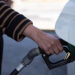 US Consumer Confidence Edges Up on Falling Gas Prices, But Job and Income Worries Persist