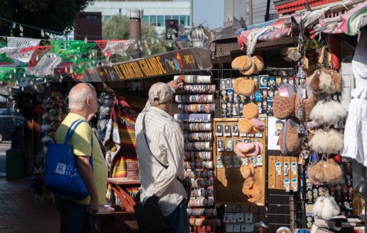 US Consumer Confidence Rebounds but Inflation Squeeze Keeps Spending Tense