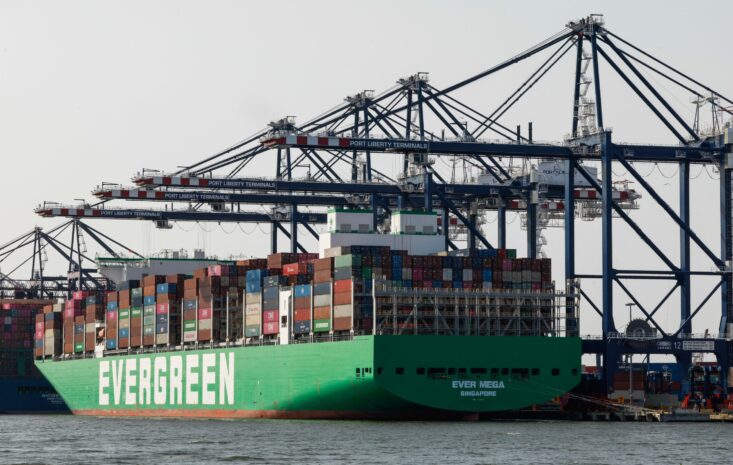 Tariff Refund Windfall Fuels US Economy, Q3 GDP Tracking Nears 4.3%